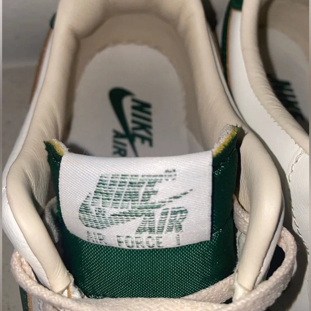 NIKE AIR FORCE 1 ‘07 LV8